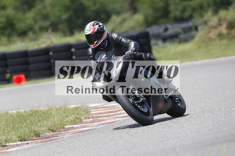 Archiv-2025/27 12.06.2025 Ducati Schweiz Trackday Warmup  ADR/blau-bleu/2